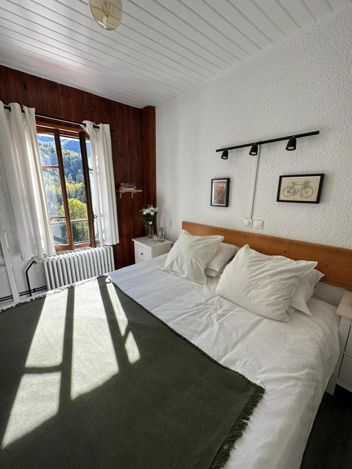Hotel Au Bon Accueil เลส์เดอซาลป์ ภายนอก รูปภาพ