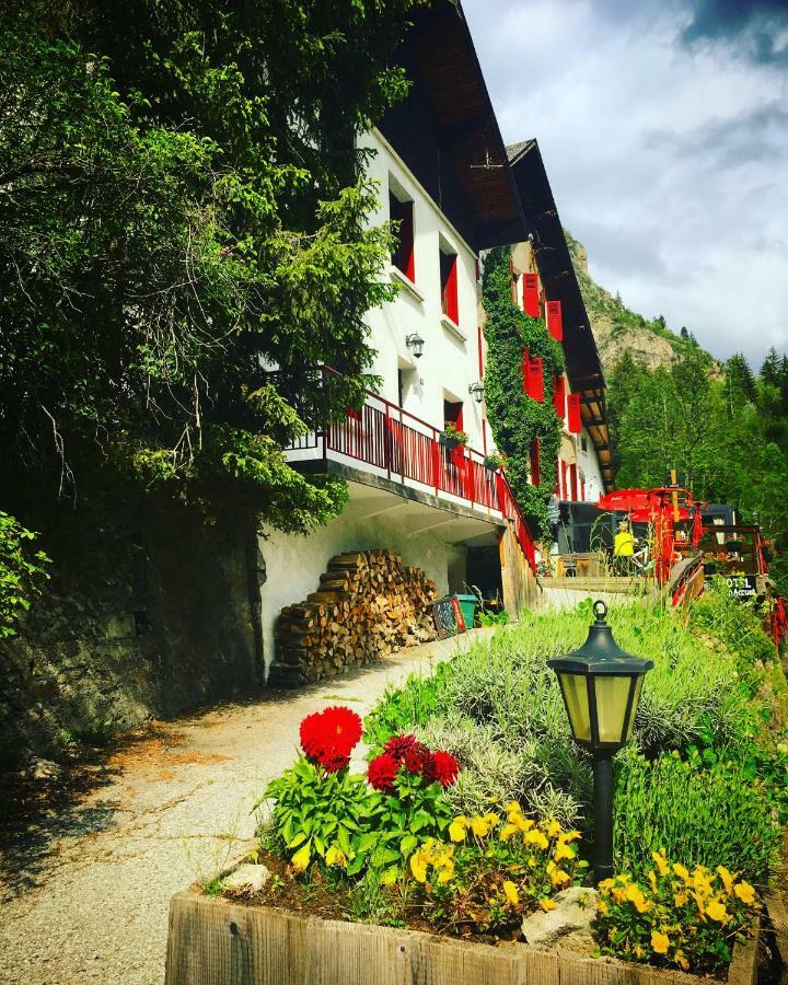 Hotel Au Bon Accueil เลส์เดอซาลป์ ภายนอก รูปภาพ